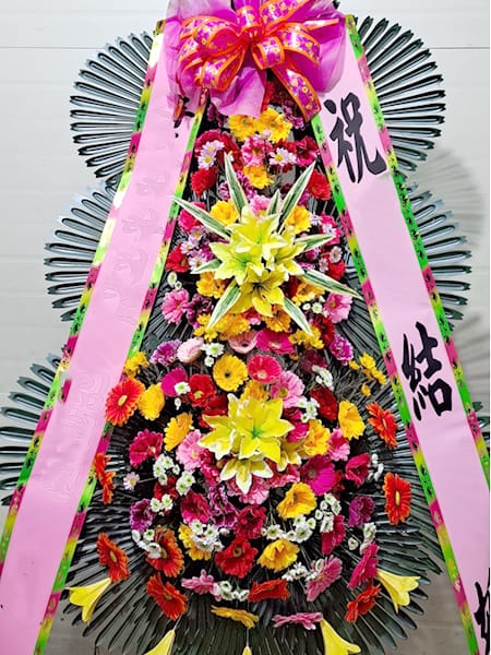 대학원 원우회 동문들이 마음을 담은 3단 축하화환